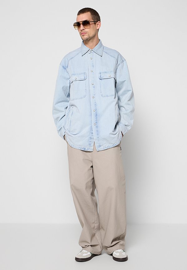 Armani Exchange LOOSE FIT