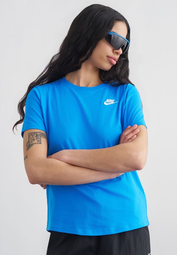 Nike Sportswear CLUB TEE - Basic T-shirt - blue/white