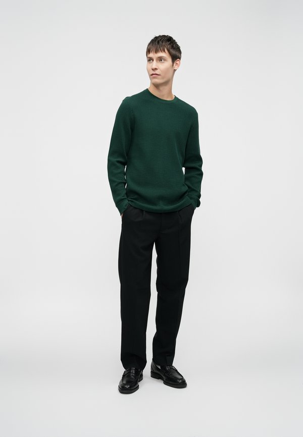Abercrombie & Fitch PLEATED RELAXED STRAIGHT TROUSER CASH