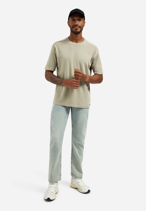 NO EXCESS INTERLOCK WITH ROUND NECK