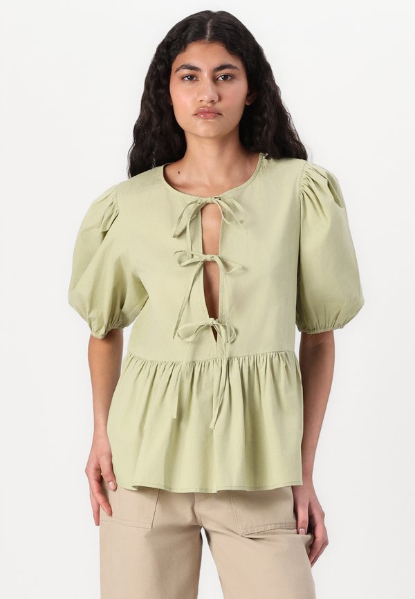 Pieces Short Sleeved PCJOLLY Tie