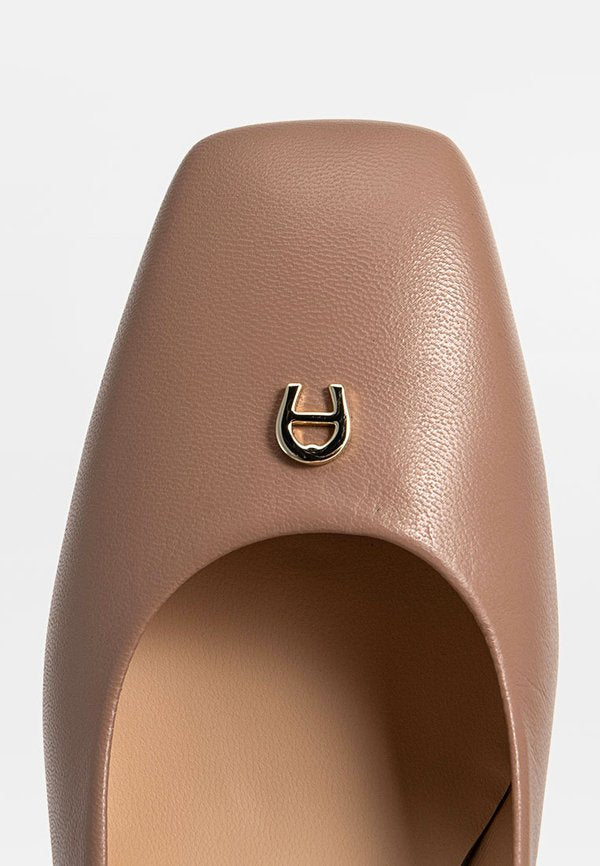 AIGNER COURTNEY