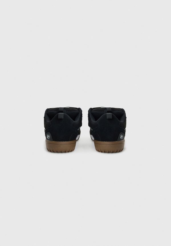 és QUATTRO UNISEX