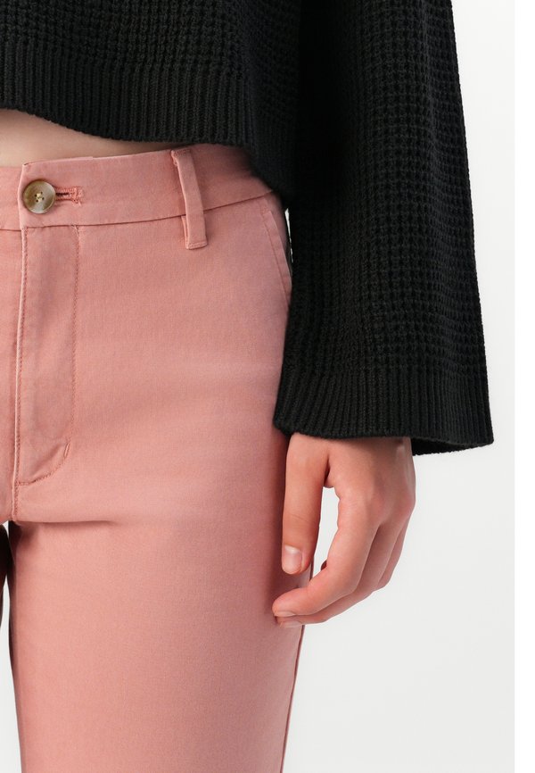 DOCKERS WEEKEND CHINO SLIM ANKLE