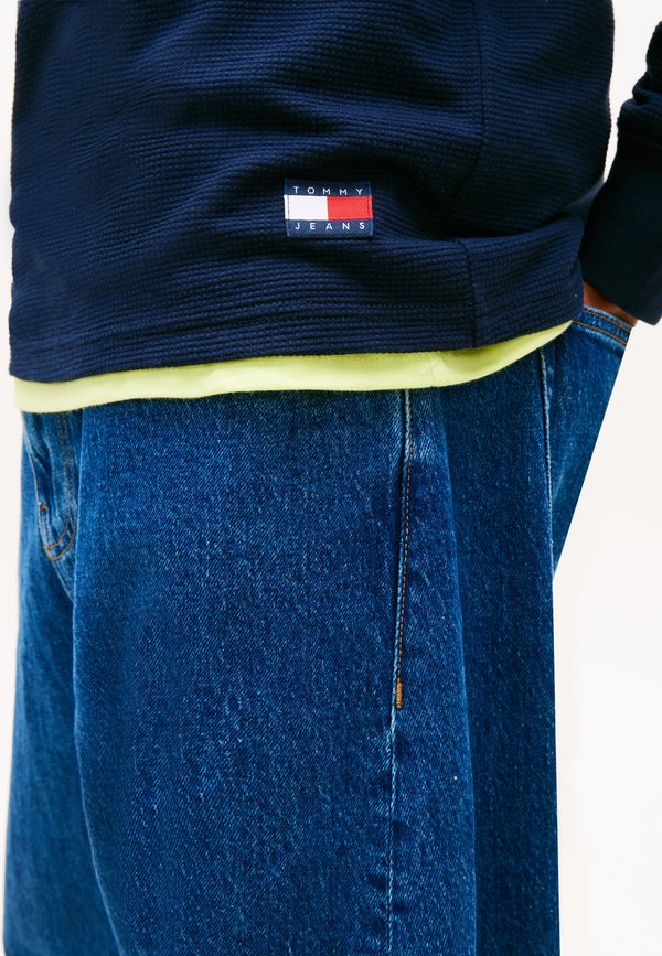 Tommy Jeans WAFFLE KNIT LONG SLEEVE HENLEY T-SHIRT