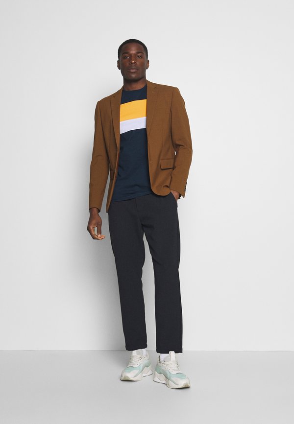 Pier One by Zalando COLOUR BLOCK EMBROIDERY T-SHIRT