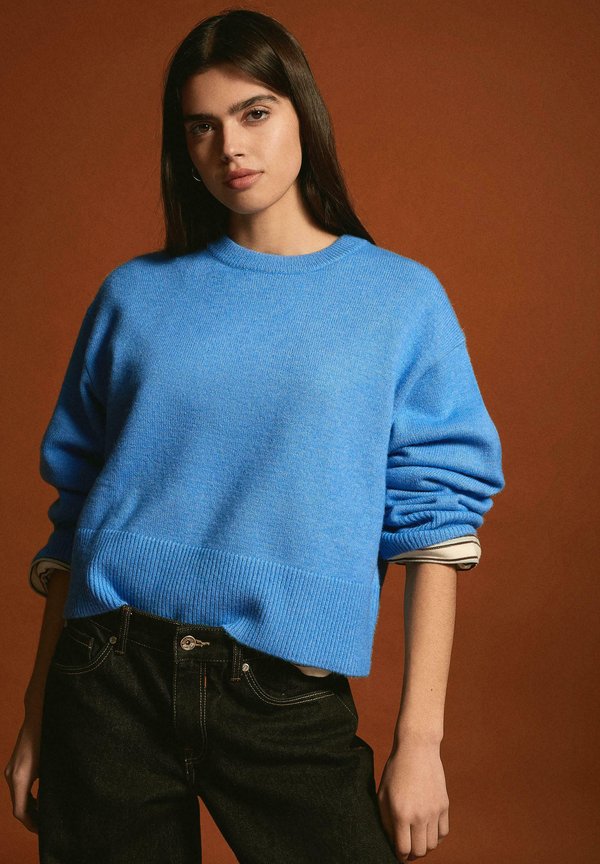 Bershka WITH HEM - Jumper - light blue