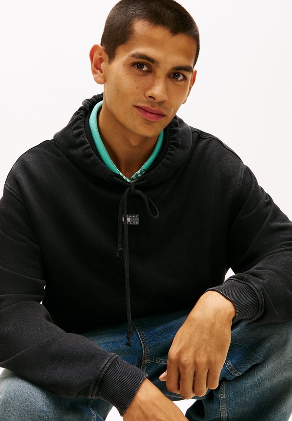 Tommy Jeans OVERDYED BACK FLAG BADGE RELAXED HOODY