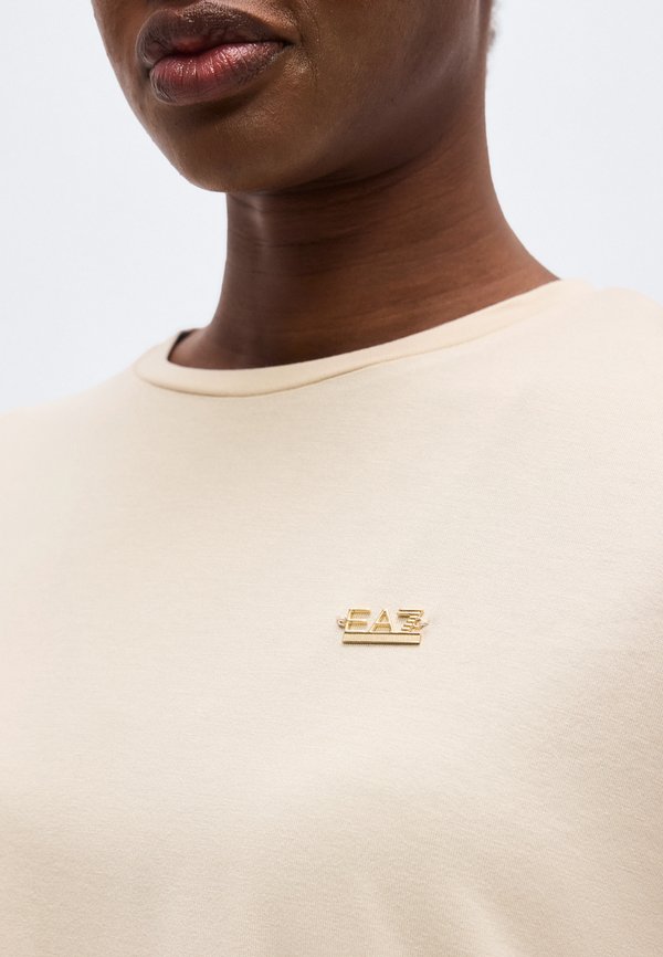EA7 Emporio Armani TRAIN CORE LADY RELAX  TEE