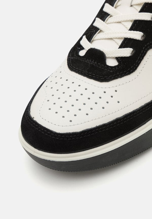 ECCO STREET COURT