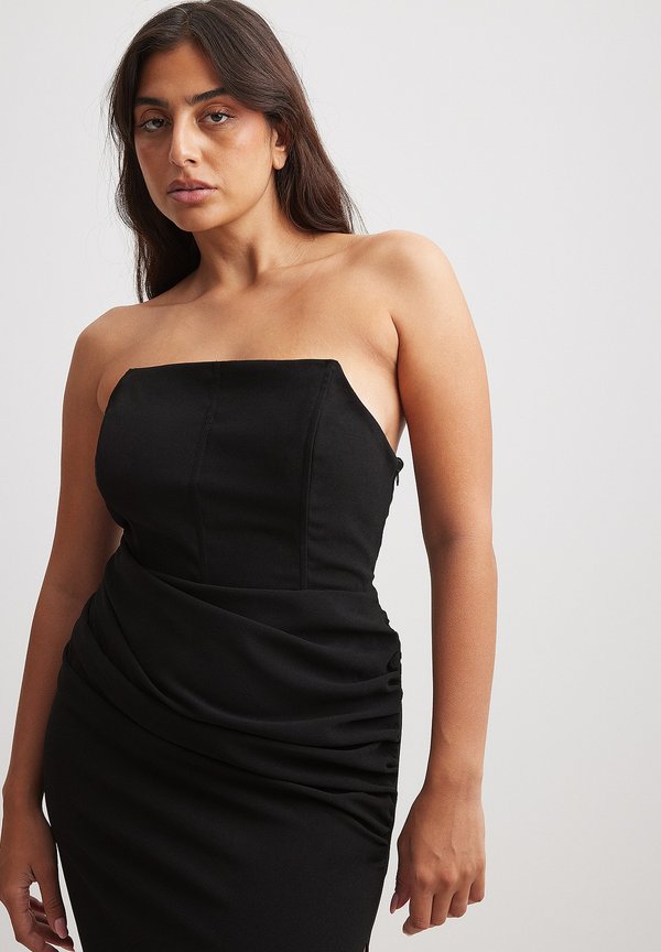 NA-KD MIT BANDEAU-KORSETT