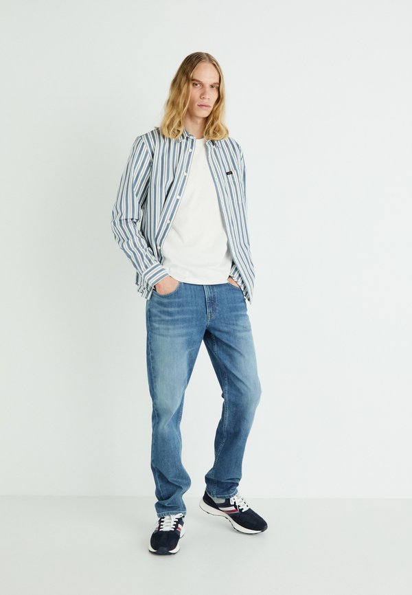 Lee BUTTON DOWN