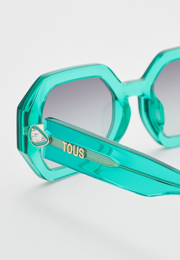 Tous