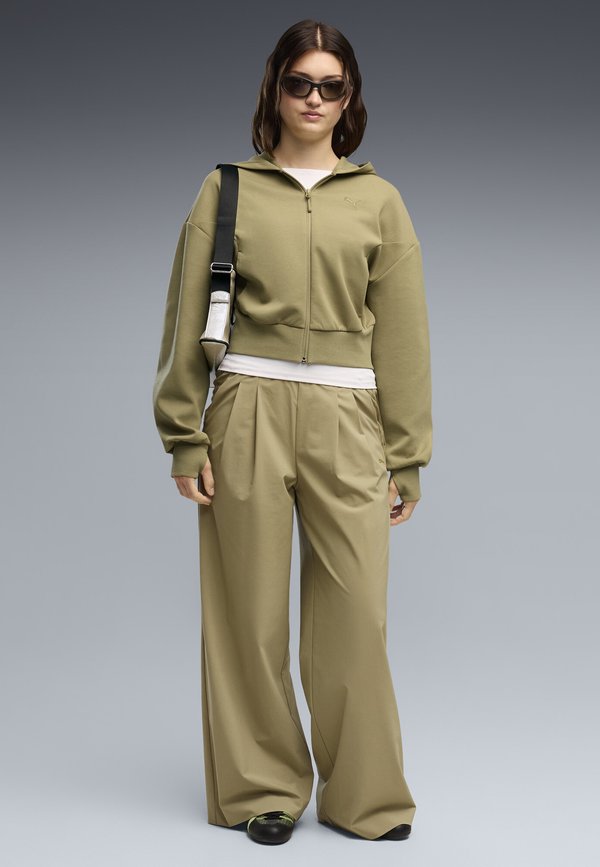 Puma PUMATECH SENSE 4-WAY STRETCH RELAXED HOSE - Trousers - chai latte