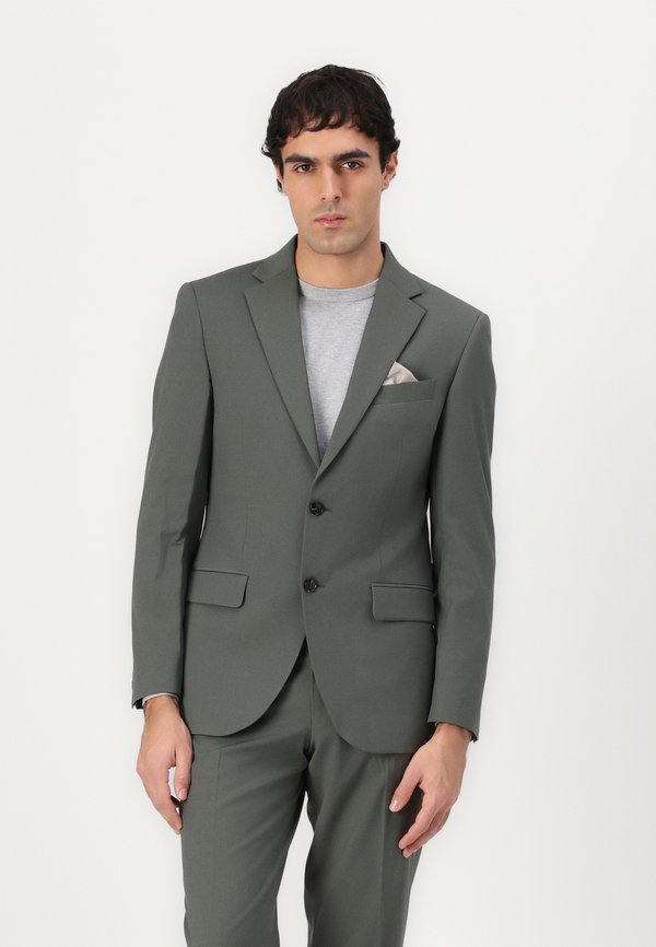 Isaac Dewhirst THE PREMIUM NOTCH FASHION SUIT