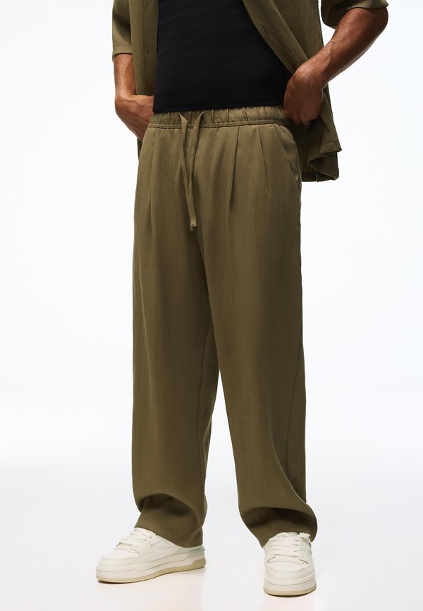Bershka SUPER BAGGY RUSTIC TROUSERS 00995721 - Trousers - khaki