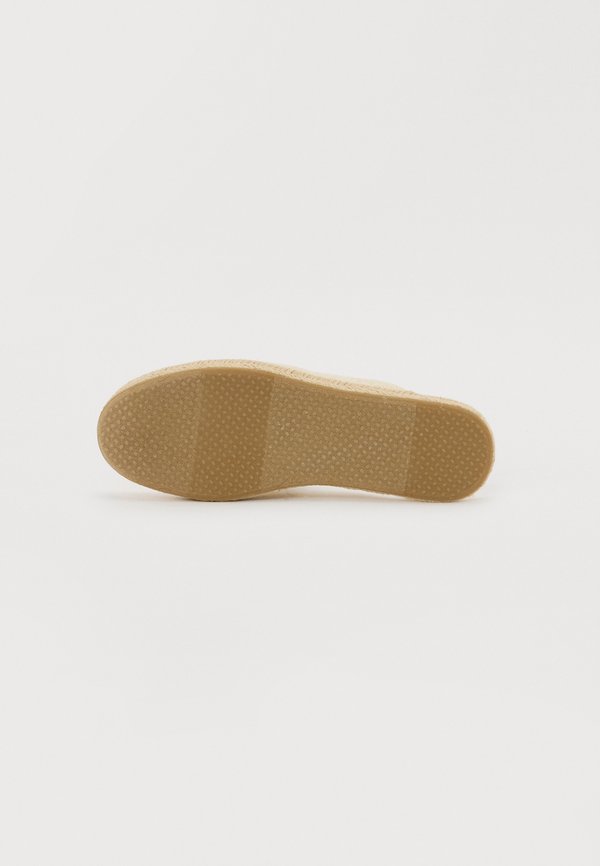 TOMS SANTIAGO