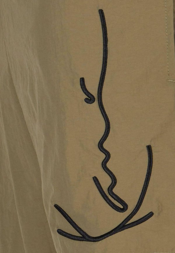 Karl Kani SIGNATURE BOARD