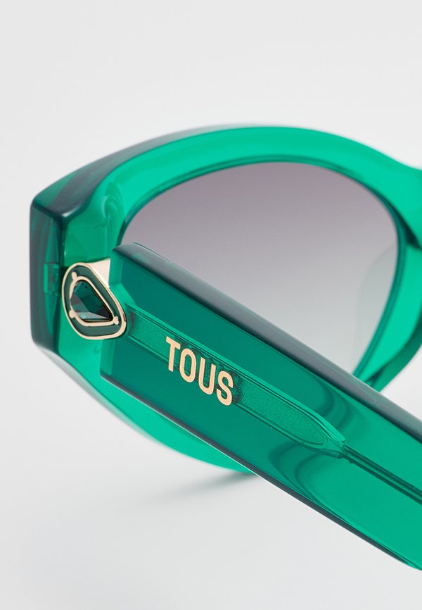 Tous