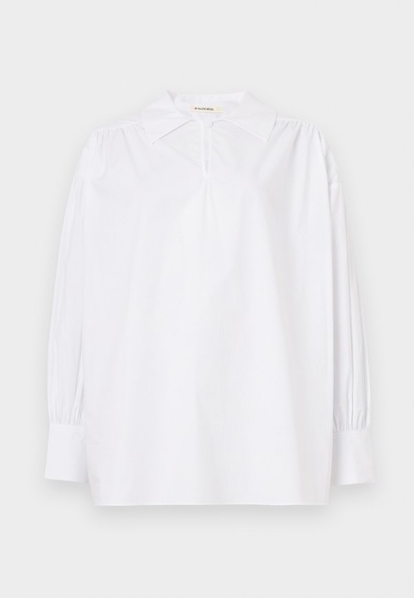 By Malene Birger LEONORA