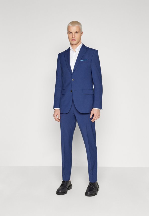 Isaac Dewhirst THE PREMIUM NOTCH FASHION SUIT