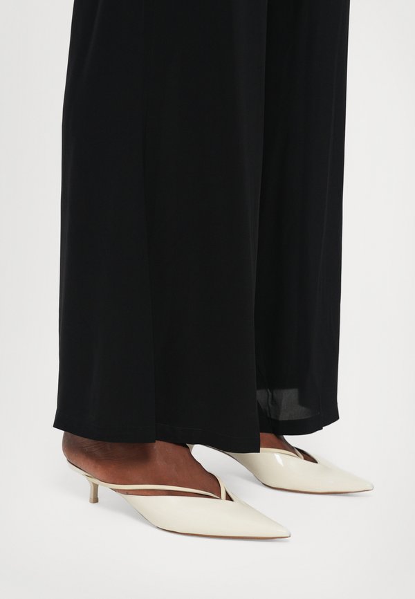 ADRIANA DEGREAS SOLID WIDE LEG PANTS