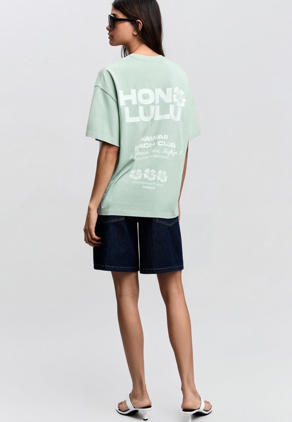 Bershka PRINTED SHORT SLEEVE - T-SHIRT - Print T-shirt - green