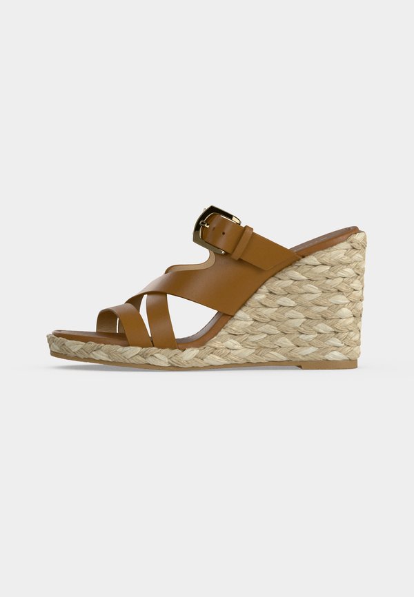 Stuart Weitzman SAI WEDGE