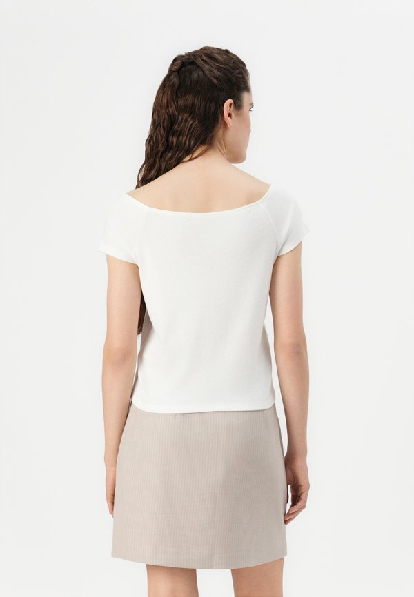 Hollister Co. BODYSKIMMING