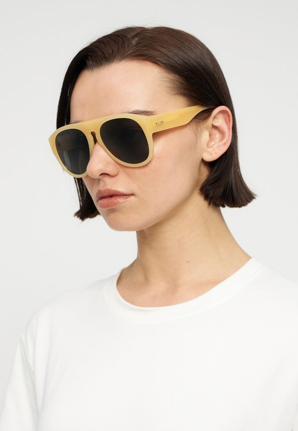 MOSCHINO