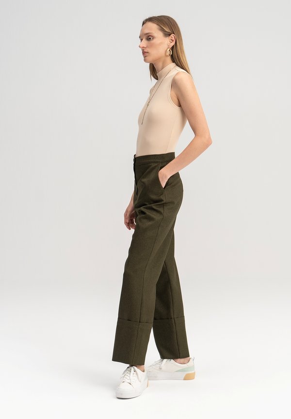 Touché Privé WITH CUFF DETAILS
