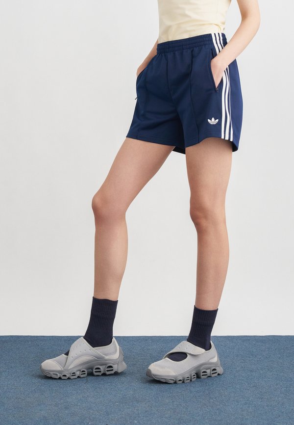 adidas Originals FIREBIRD - Shorts - night indigo/white