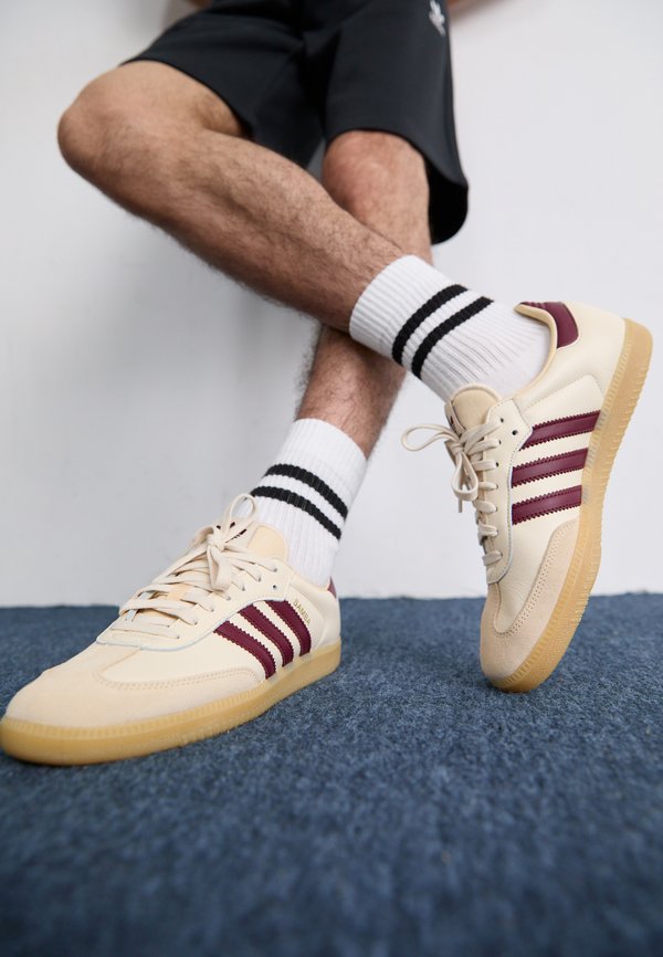 adidas Originals SAMBA UNISEX - Trainers - white/shadow red/gum
