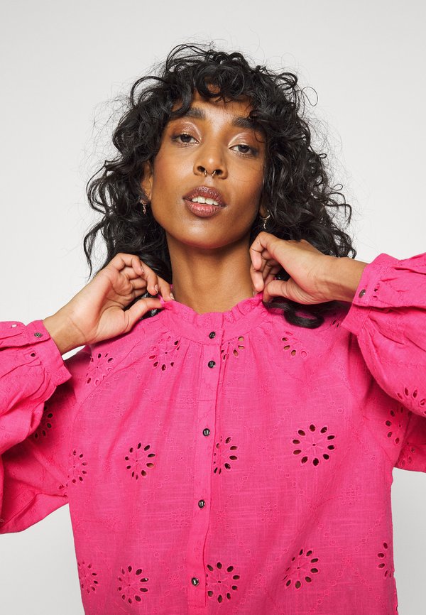 NIKKIE FAITH BLOUSE