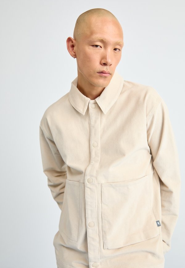 New Balance OVERSHIRT
