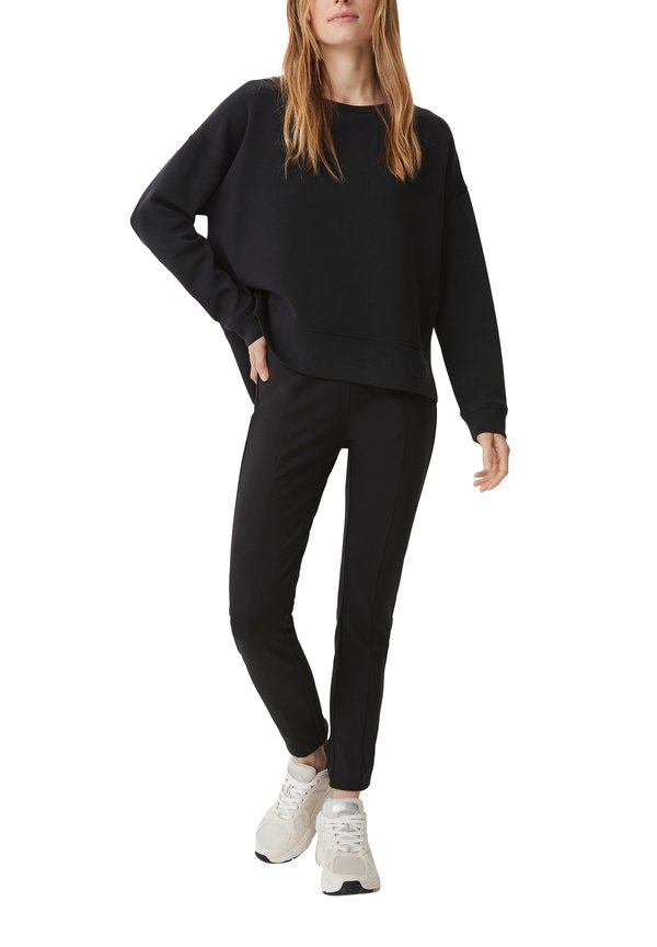 comma casual identity