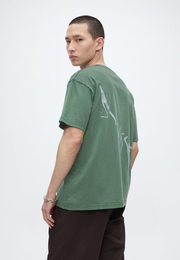 ARKK Copenhagen LIQUID BOXY UNISEX