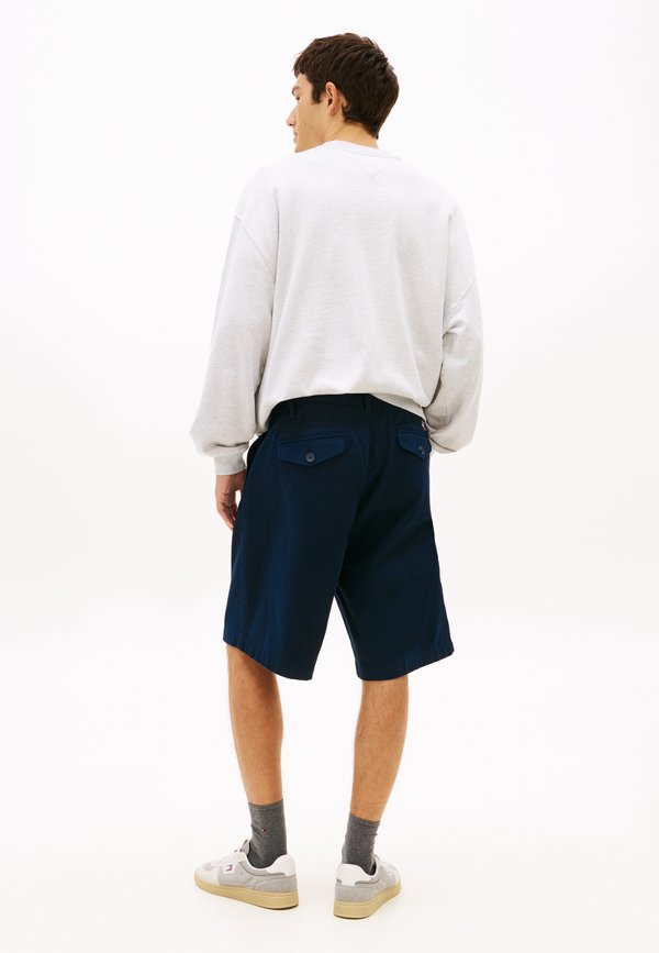 Tommy Jeans OTIS REGULAR PLEATED TWILL SHORTS