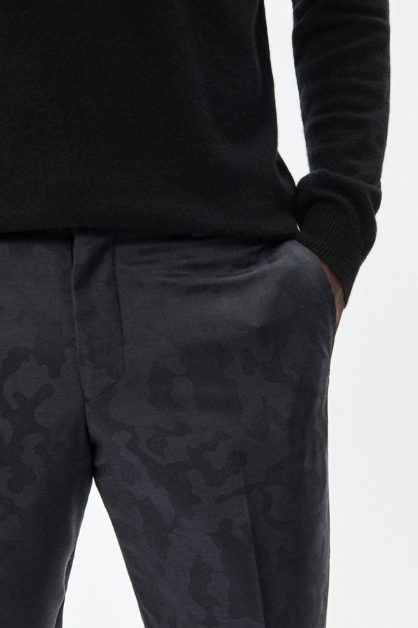 Matinique MALAS PRINTED CAMO SUIT PANTS - SLIMT LEG