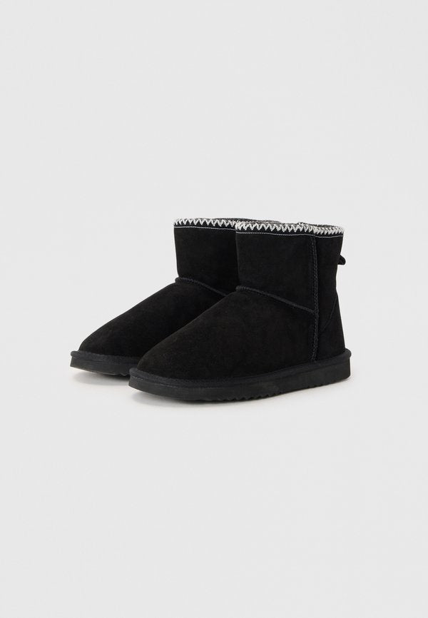 Pier One by Zalando