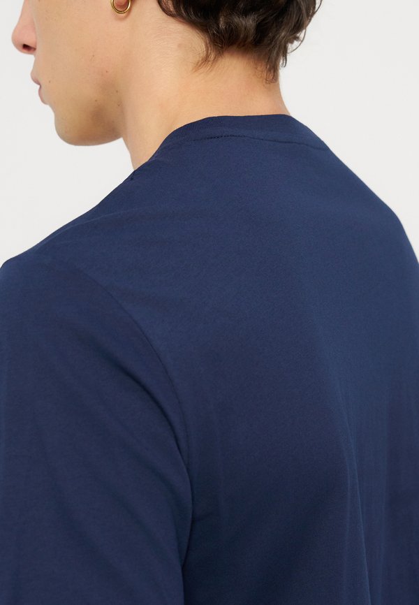 EA7 Emporio Armani