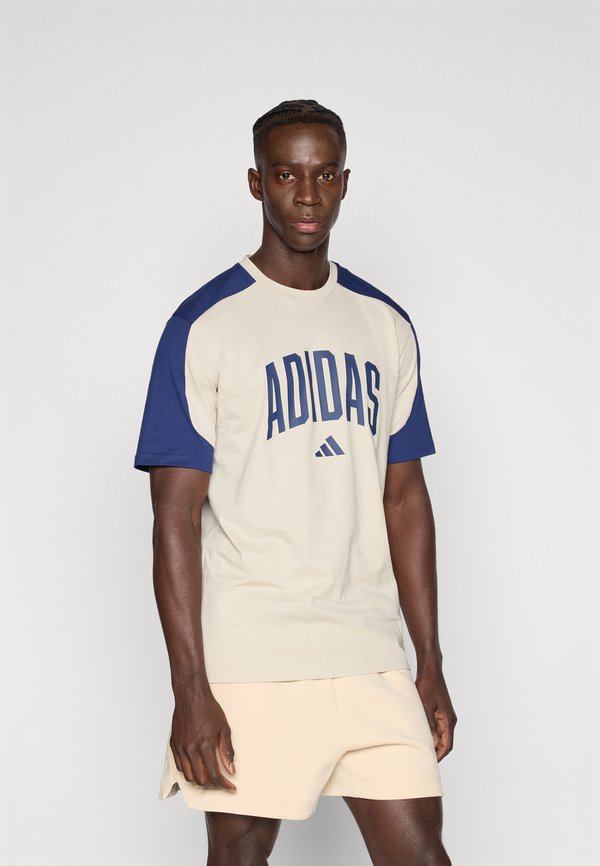 adidas Sportswear COLLEGIATE - Print T-shirt - alumina/dark blue