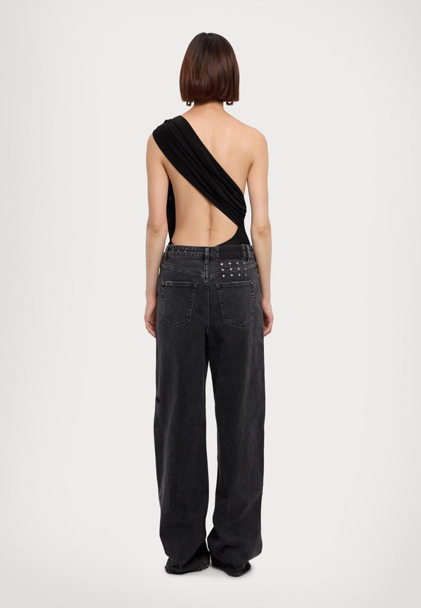 Materiel NECK TWIST BODY