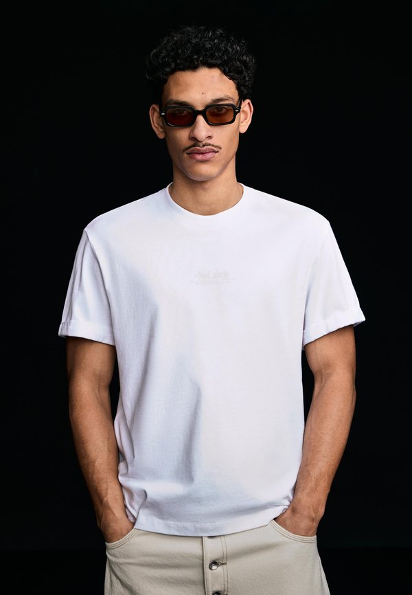 Bershka ROLL UP SHORT SLEEVE  - Print T-shirt - white