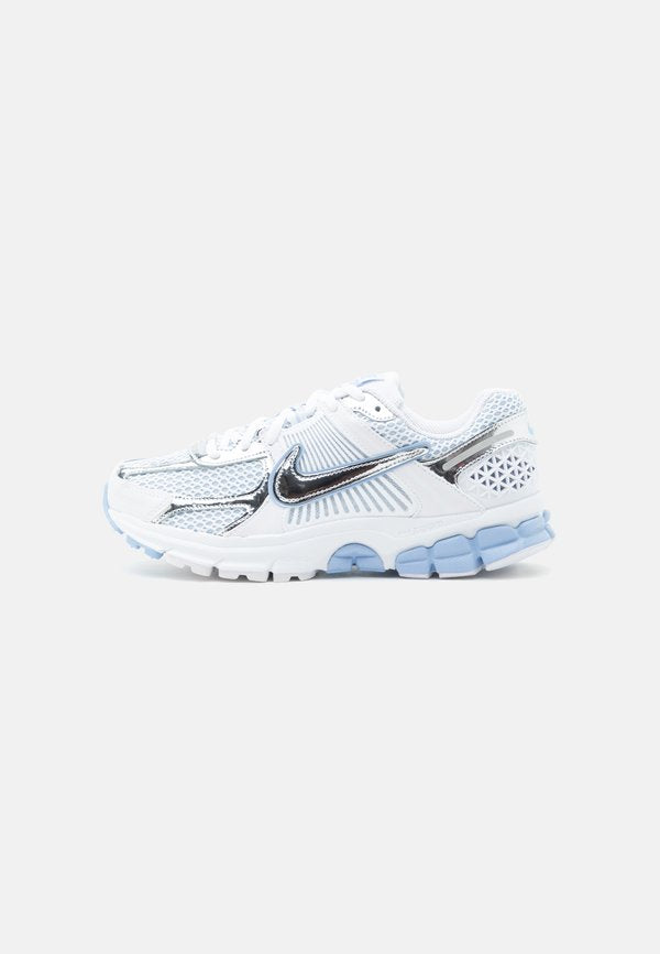 Nike Sportswear ZOOM VOMERO 5 - Trainers - white/metallic silver-coloured/aluminum/football grey/black