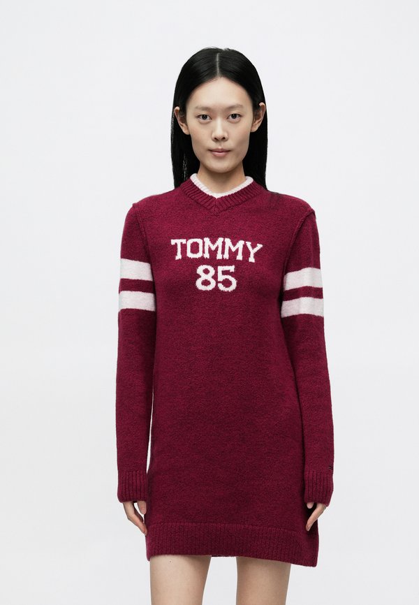 Tommy Jeans INTARSIA LOGO V-NECK MIDI JUMPER DRESS