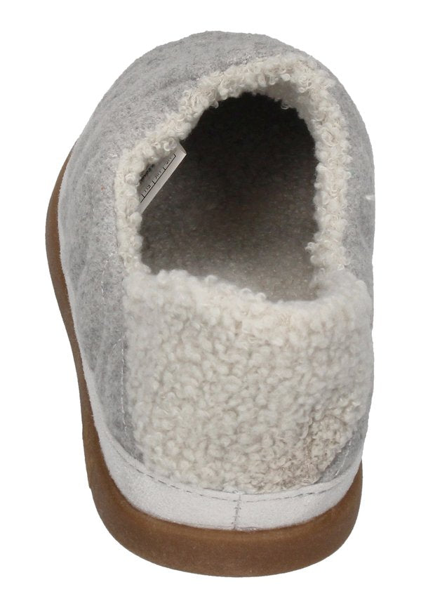 TOMS EZRA