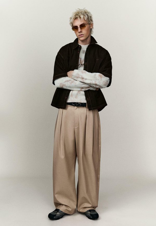 Bershka MEGABAGGY TAILORED FIT -  - Trousers - sand