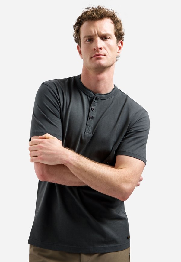 NO EXCESS WITH BUTTON CLOSURE