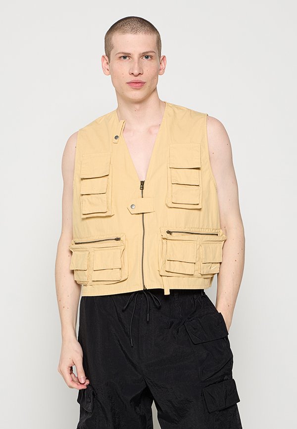 Nike Sportswear M NL UTILITY VEST - Waistcoat - sesame sesame